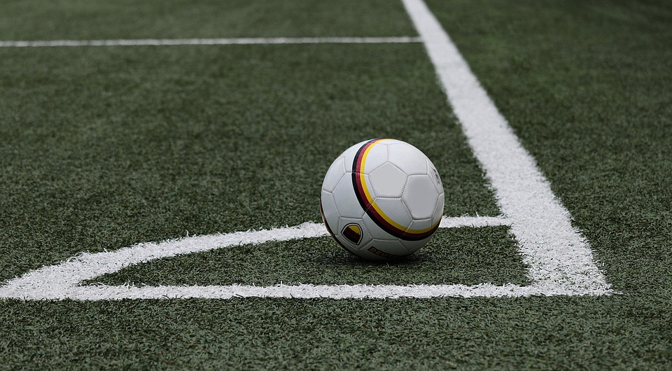 Cash fantasy football leagues throughout the season